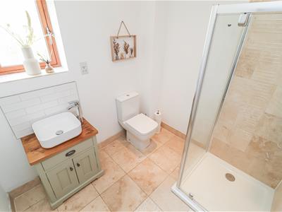 EN SUITE SHOWER ROOM/W.C.